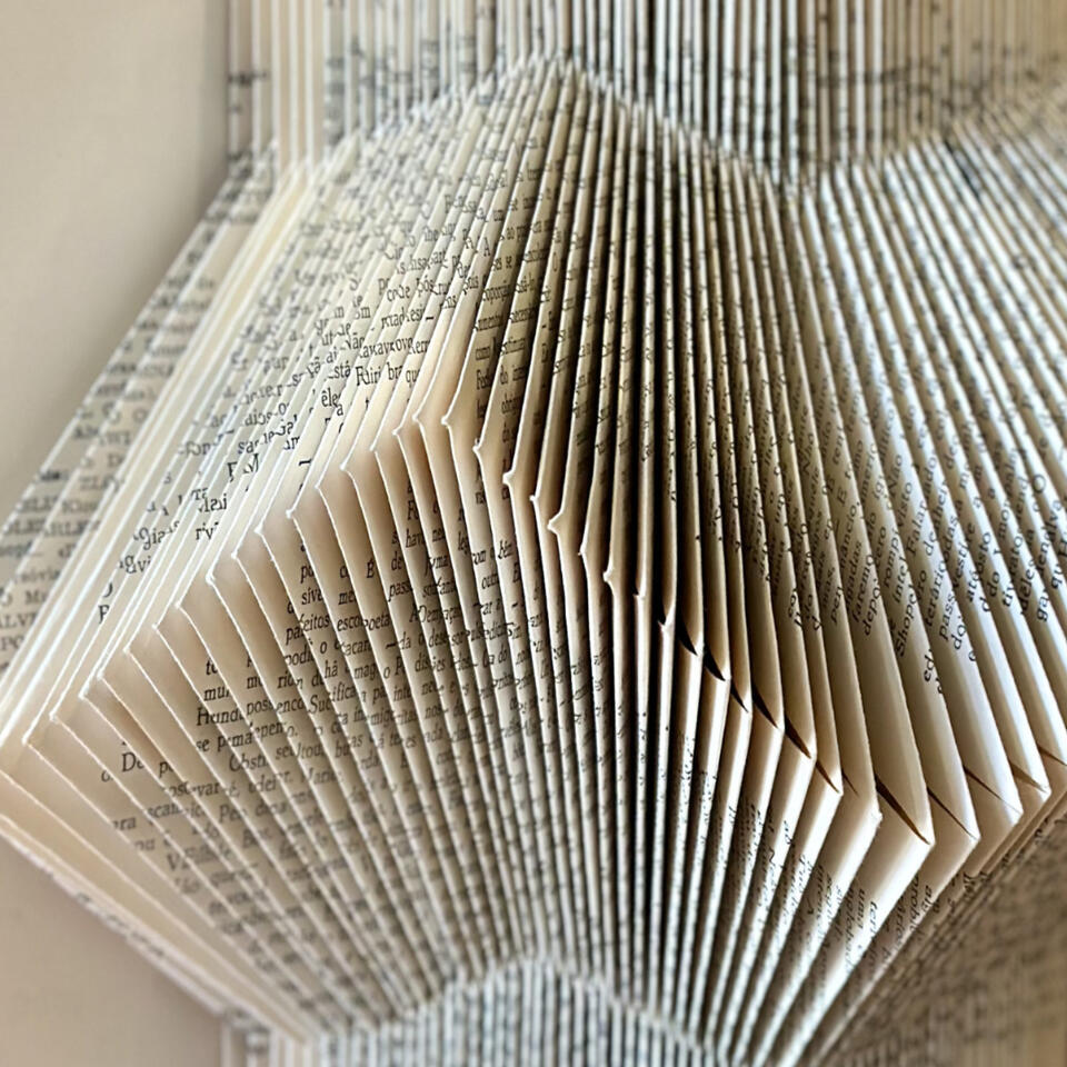Vértice II Escultura em papel. Coleção Vértice
